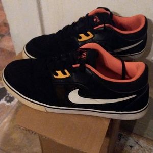 Nike low cut